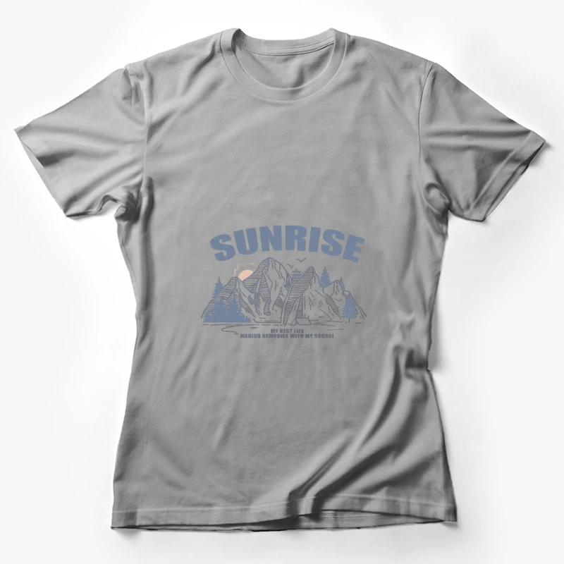 Berglandschaft bei Sonnenaufgang Damen T-Shirt