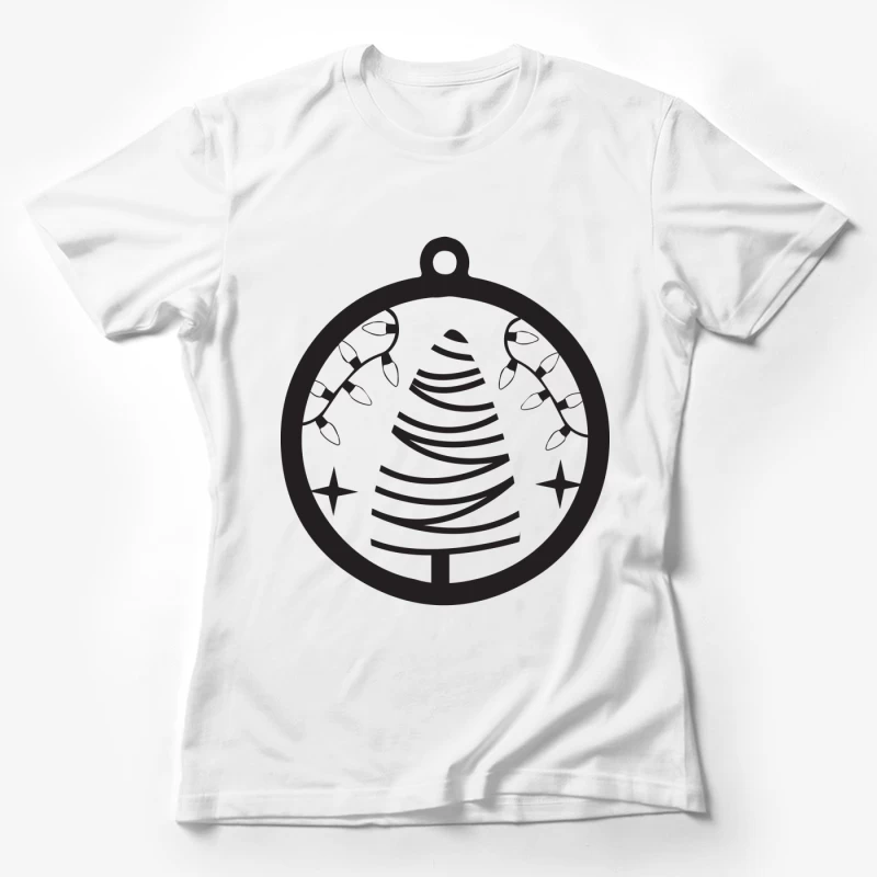 Ornement de Noël avec sapin et guirlandes lumineuses Femme T-Shirt