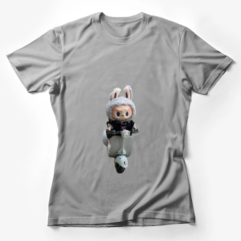 Puppe mit Hasenmütze auf Roller Damen T-Shirt