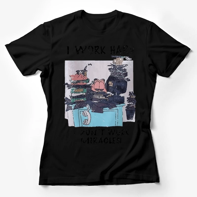 Chaotischer Schreibtisch mit fauler Katze Damen T-Shirt